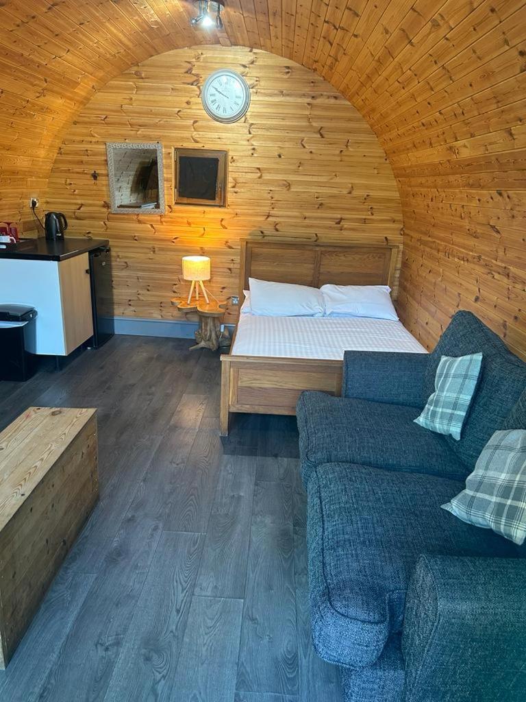 Original Glamping Pod With Hot Tub Hotel Frodsham Exterior photo